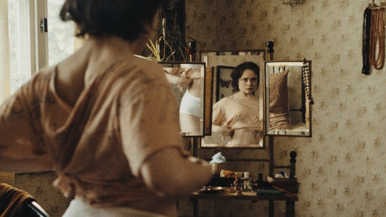 Sound of Falling Movie Screenshot 4