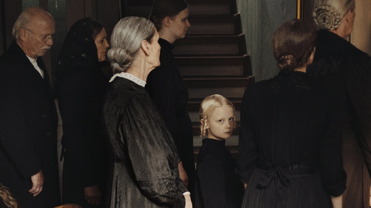 Sound of Falling Movie Screenshot 2