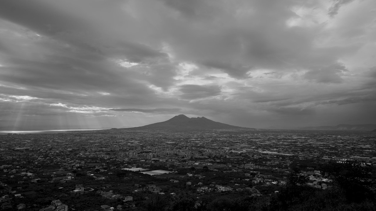 Below the Clouds Movie Screenshot 1