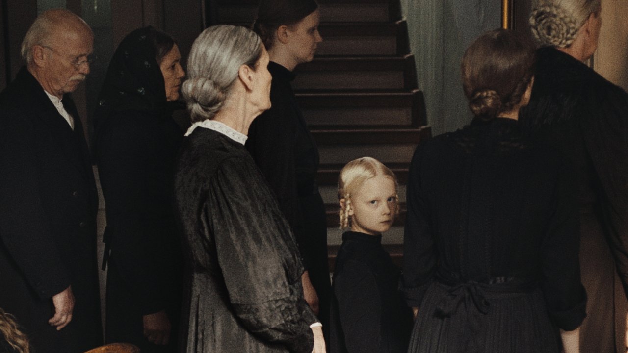 Sound of Falling Movie Screenshot 1