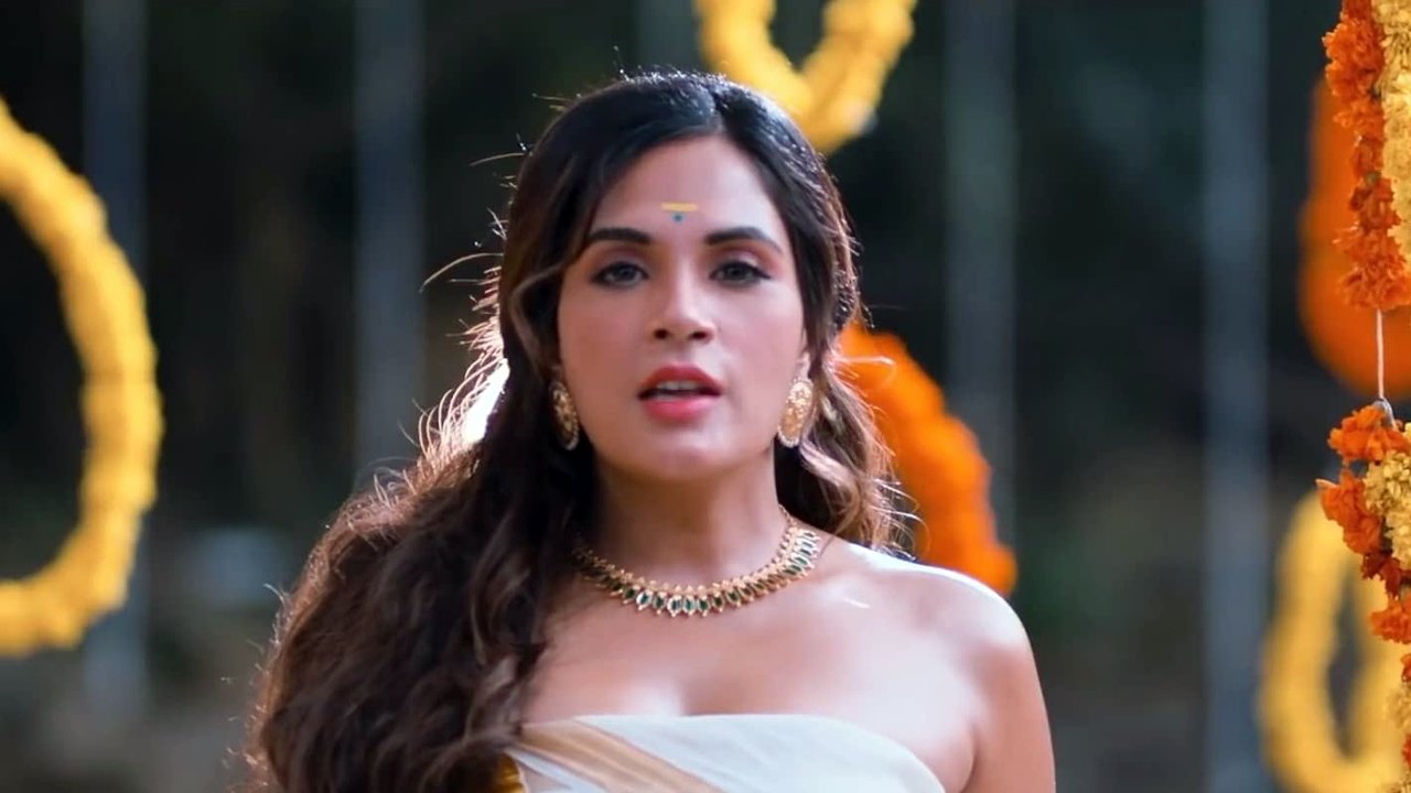 Shakeela Movie Screenshot 1